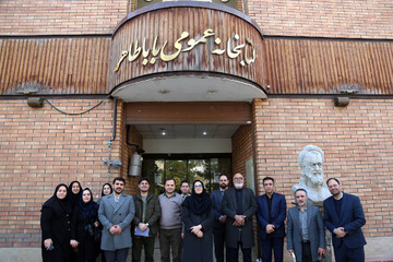 بازدید دبیرکل با همراهی محمد خلج؛ دستیار دبیرکل، معاونین و جمعی از مدیران نهاد از کتابخانه باباطاهر