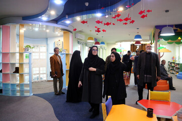 بازدید دبیرکل با همراهی محمد خلج؛ دستیار دبیرکل، معاونین و جمعی از مدیران نهاد از کتابخانه هدهدسفید