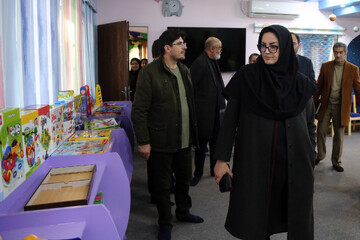 بازدید دبیرکل با همراهی محمد خلج؛ دستیار دبیرکل، معاونین و جمعی از مدیران نهاد از کتابخانه هدهدسفید