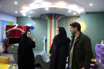 بازدید دبیرکل با همراهی محمد خلج؛ دستیار دبیرکل، معاونین و جمعی از مدیران نهاد از کتابخانه هدهدسفید