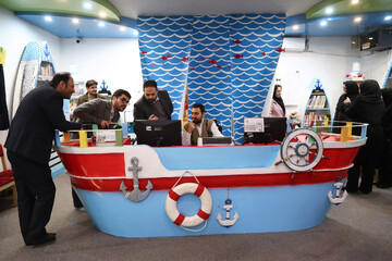 بازدید دبیرکل با همراهی محمد خلج؛ دستیار دبیرکل، معاونین و جمعی از مدیران نهاد از کتابخانه هدهدسفید