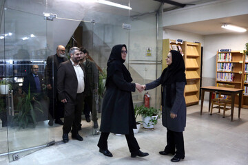 بازدید دبیرکل با همراهی محمد خلج؛ دستیار دبیرکل، معاونین و جمعی از مدیران نهاد از کتابخانه شهدای کن