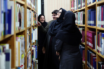 بازدید دبیرکل با همراهی محمد خلج؛ دستیار دبیرکل، معاونین و جمعی از مدیران نهاد از کتابخانه شهدای کن