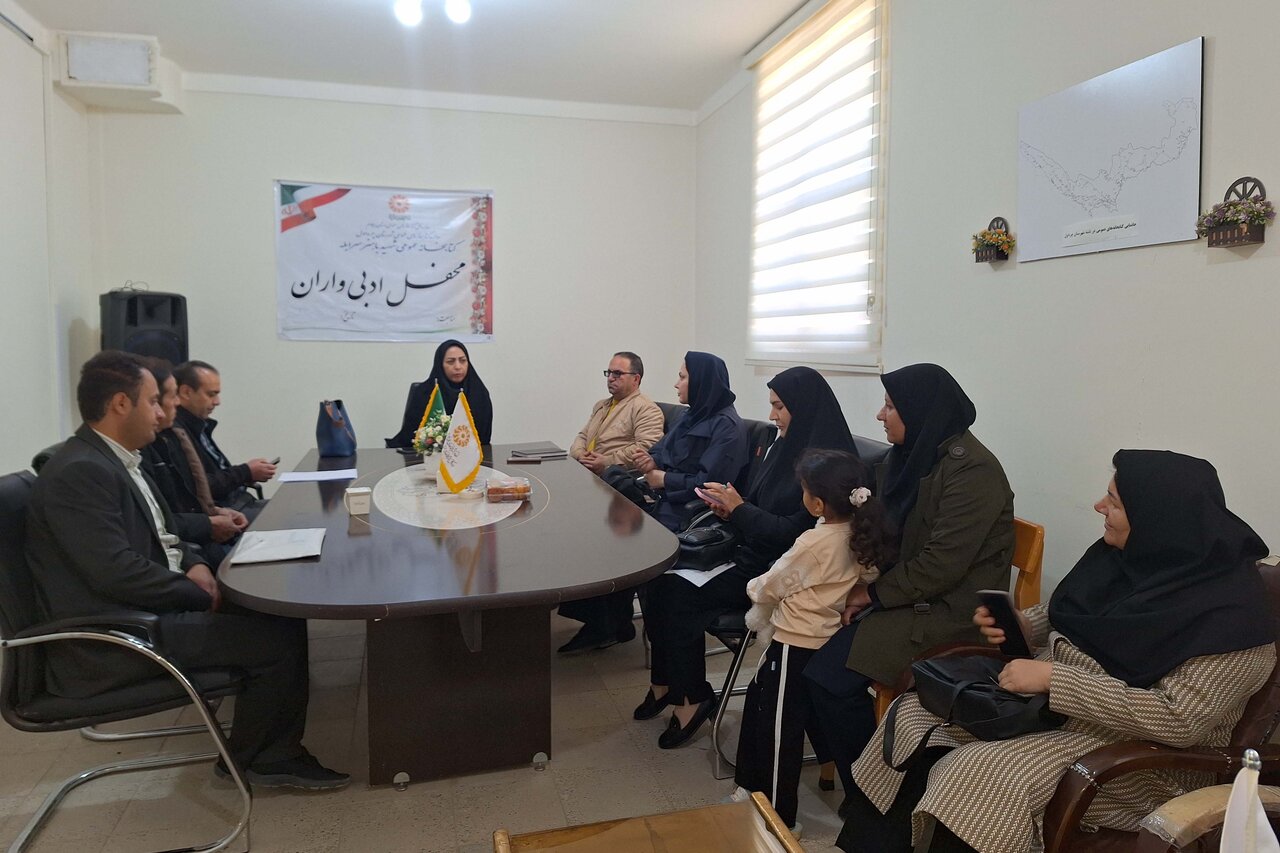 مدیرکل کتابخانههای استان ایلام از کتابخانههای چرداول بازدید کرد