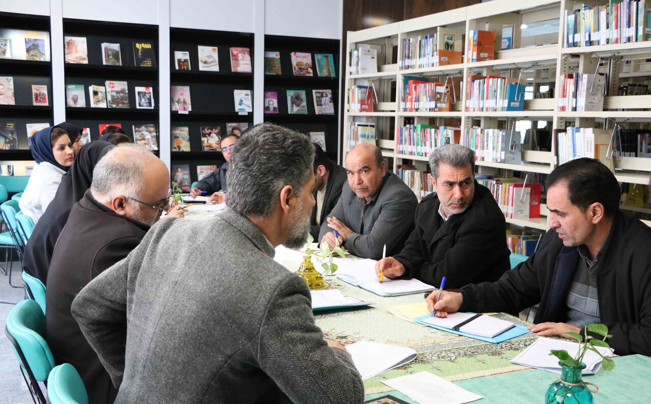 تأکید بر توسعه پروژههای عمرانی، تعامل با فرمانداران و ارتقای نقش کتابخانهها در جامعه