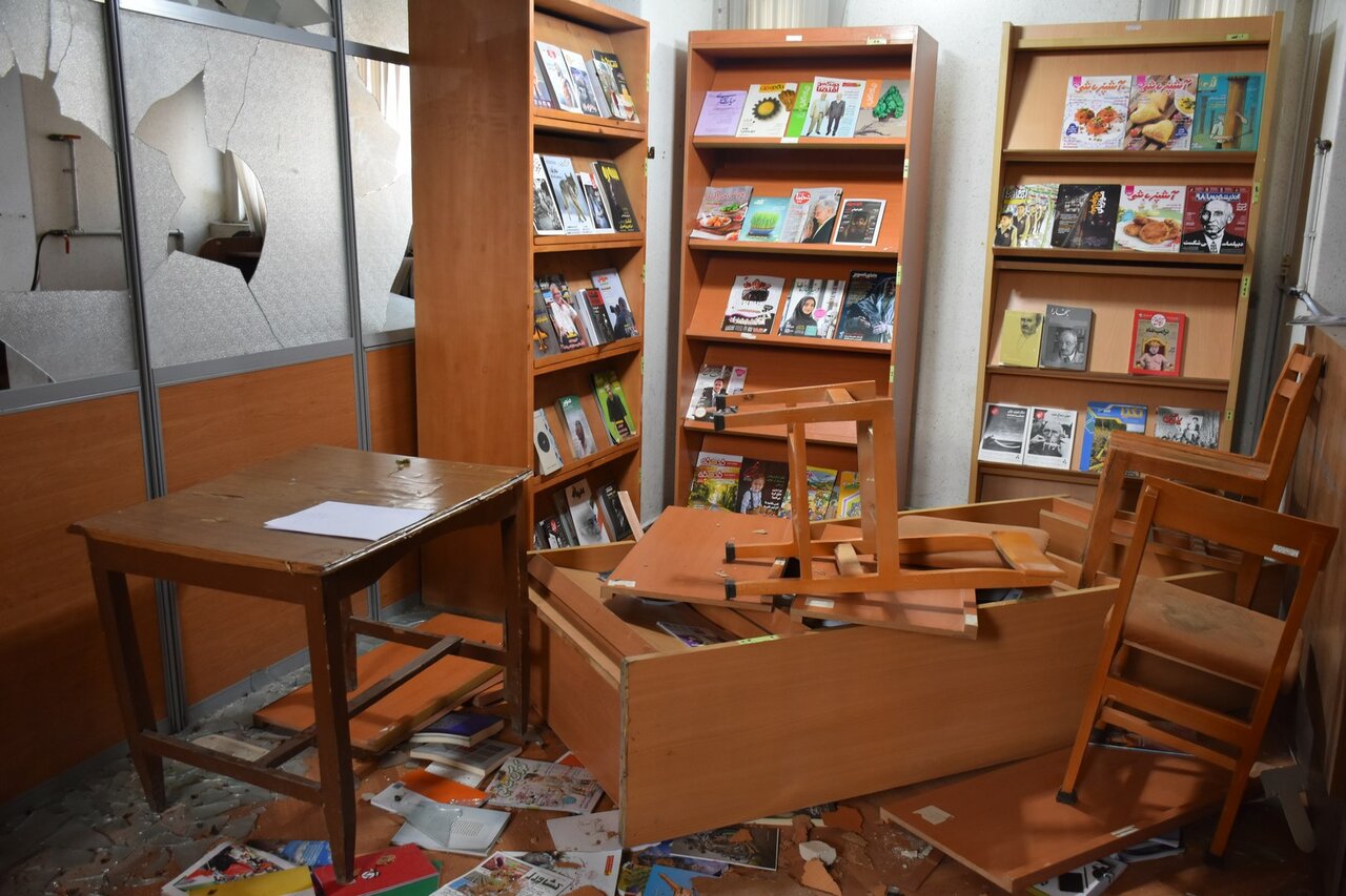 قفسههای شکسته، کتابهای نقش بر زمین؛ داستان ظلمی که به کتابخانه مولوی شیراز روا شد