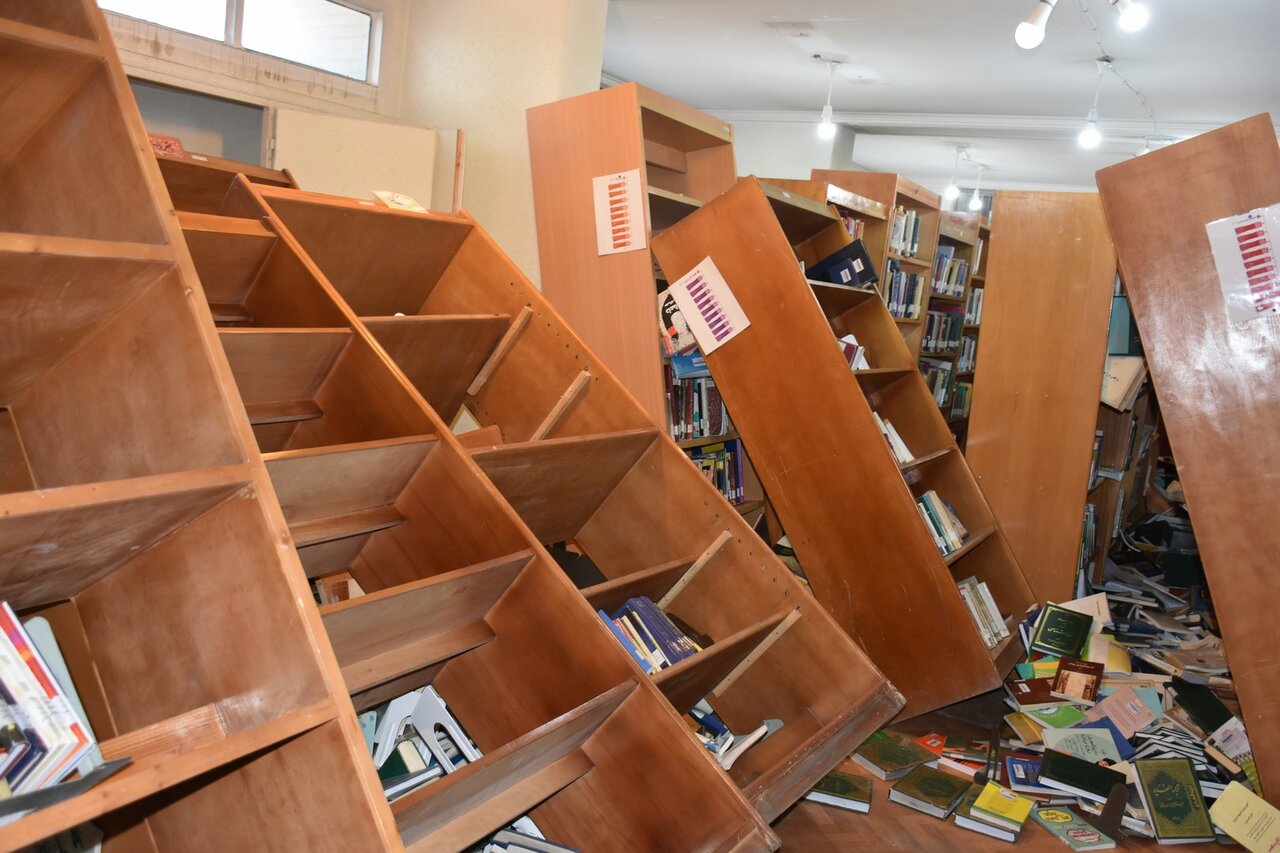 قفسههای شکسته، کتابهای نقش بر زمین؛ داستان ظلمی که به کتابخانه مولوی شیراز روا شد