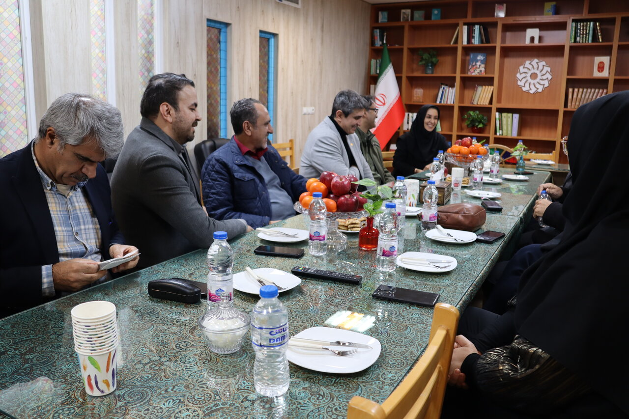 کتابخانه مرکزی تاکستان