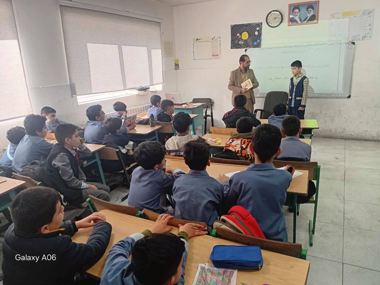 نشست خوانش کتابهای "ساختمان بیست" و "داداش ابراهیم" در دبستان فرهنگیان دورود برگزار شد