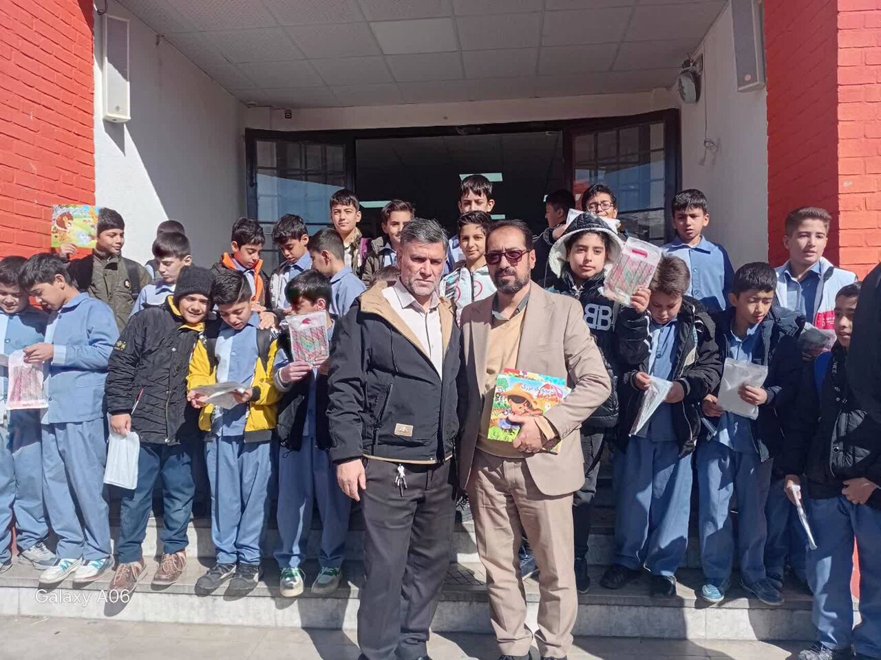 نشست خوانش کتاب‌های "ساختمان بیست" و "داداش ابراهیم" در دبستان فرهنگیان دورود برگزار شد