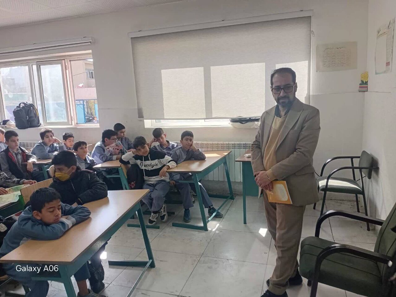 نشست خوانش کتاب‌های "ساختمان بیست" و "داداش ابراهیم" در دبستان فرهنگیان دورود برگزار شد