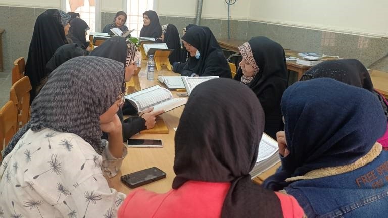 آیین تجلیل از قاریان برتر در کتابخانه پیامبر اعظم(ص) شهر تشان برگزار شد