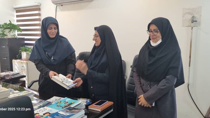 اهدای بیش از ۴۳۰ نسخه کتاب محیطزیستی به کتابخانههای عمومی اهواز