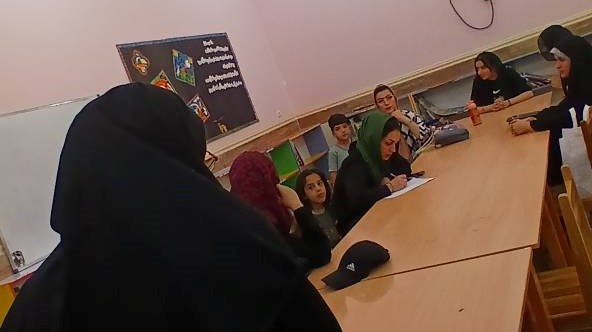 کلاس آموزش «همسرداری و ارتباط مؤثر» در کتابخانه عمومی شهدای مدافع حرم اهواز برگزار شد