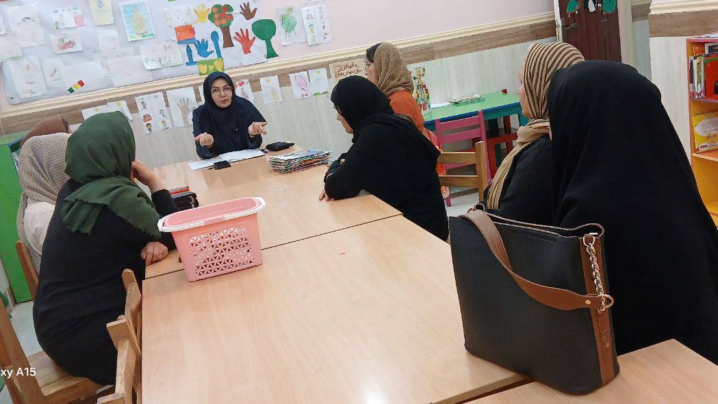 کلاس آموزش «همسرداری و ارتباط مؤثر» در کتابخانه عمومی شهدای مدافع حرم اهواز برگزار شد
