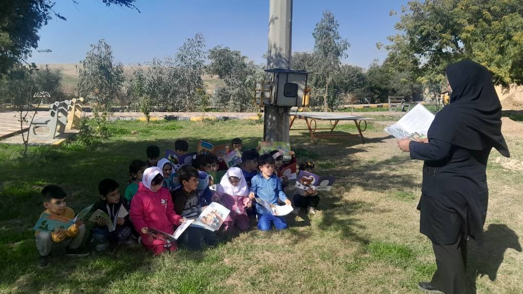 قصهگویی در فضای باز کتابخانه گنجینه گلگیر برگزار شد