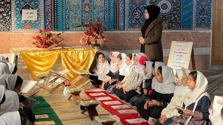 محفل انس با قرآنکریم در دبستان پردیس اندیمشک برگزار شد