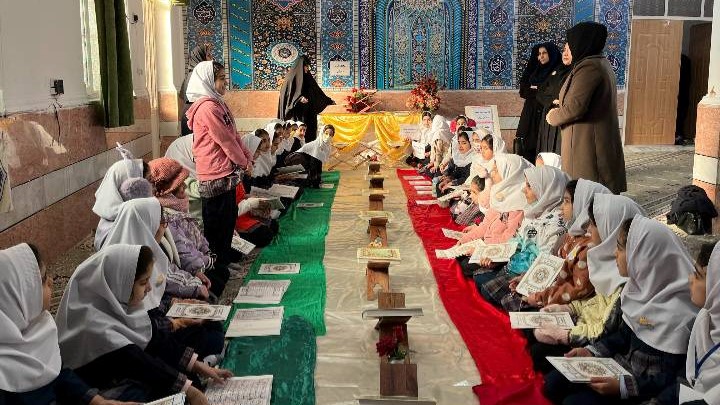 محفل انس با قرآنکریم در دبستان پردیس اندیمشک برگزار شد