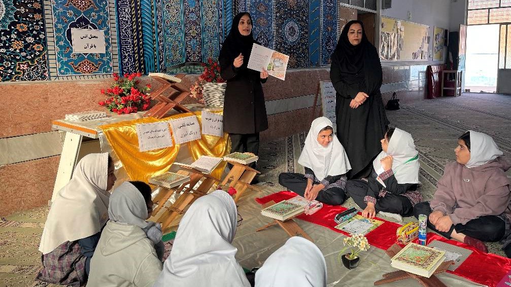 محفل انس با قرآن‌کریم در دبستان پردیس اندیمشک برگزار شد