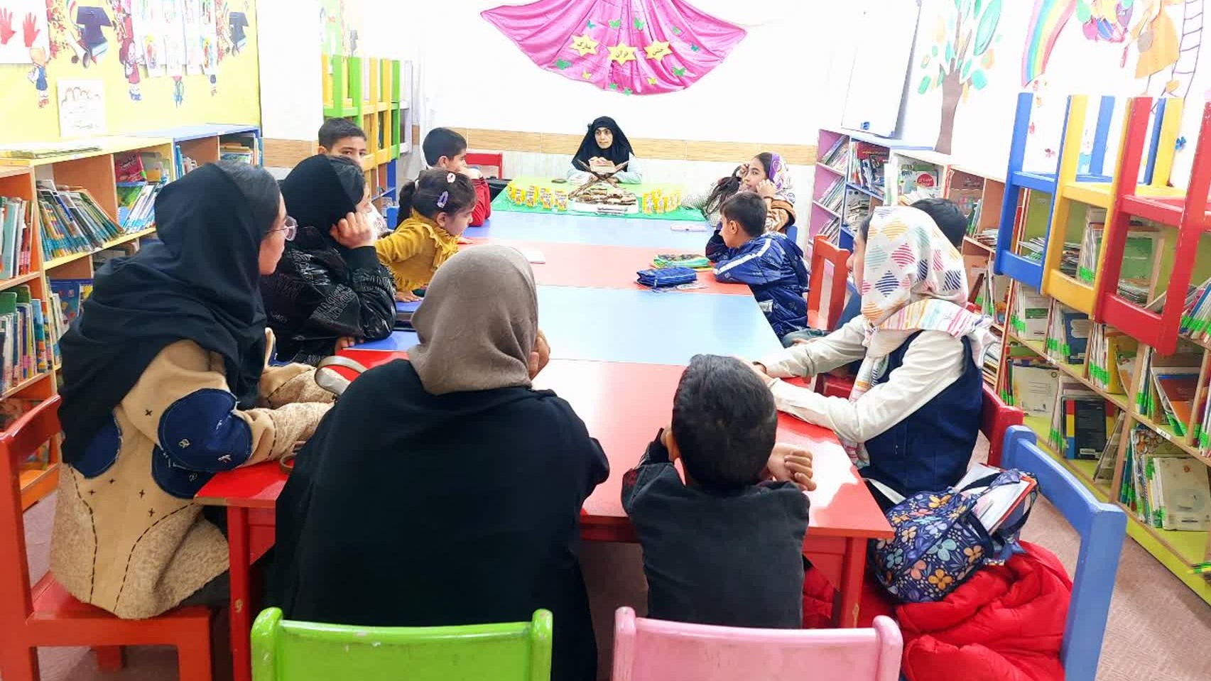 کارگاه‌های تعاملی «مادر و کودک» در کتابخانه علامه شیخ شوشتر برگزار شد