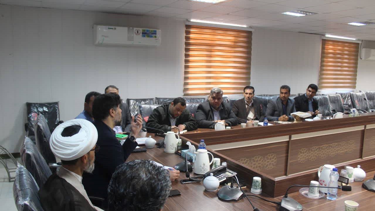 بررسی راهکارهای توسعه خدمات کتابخانه‌ای در دومین جلسه انجمن کتابخانه‌های عمومی کارون