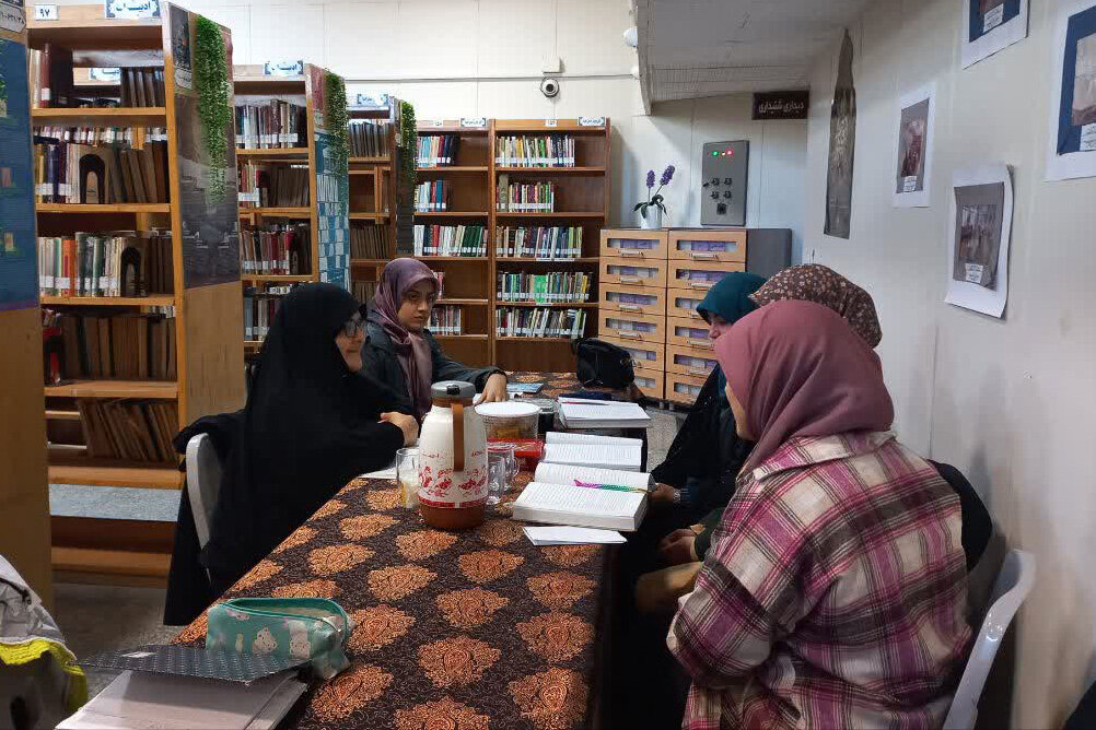 بزرگداشت سالگرد پیروزی انقلاب اسلامی در کتابخانههای استان مرکزی