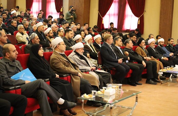 آیین اختتامیه جشنواره بین‌المللی شعر وحدت در ارومیه