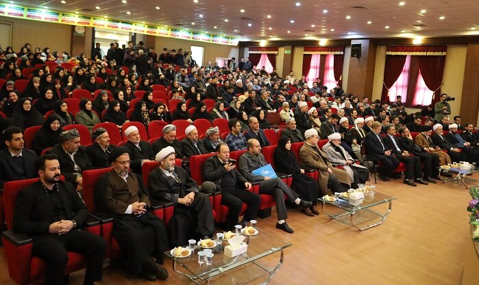 آیین اختتامیه جشنواره بینالمللی شعر وحدت در ارومیه