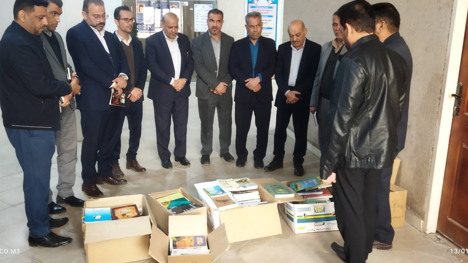 بازدید مسئولان شهرستان باوی از کتابخانه مشارکتی امور زندان‌ها و اهدای ۵۰۰ جلد کتاب