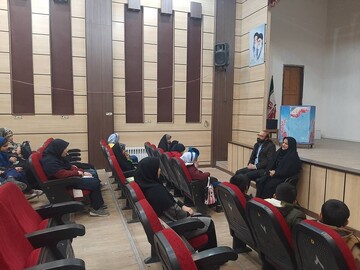 برگزاری نشست شعرخوانی دانش‌آموزی در محفل ادبی «انس و ادب» کتابخانه استاد احمد آرام بردسکن