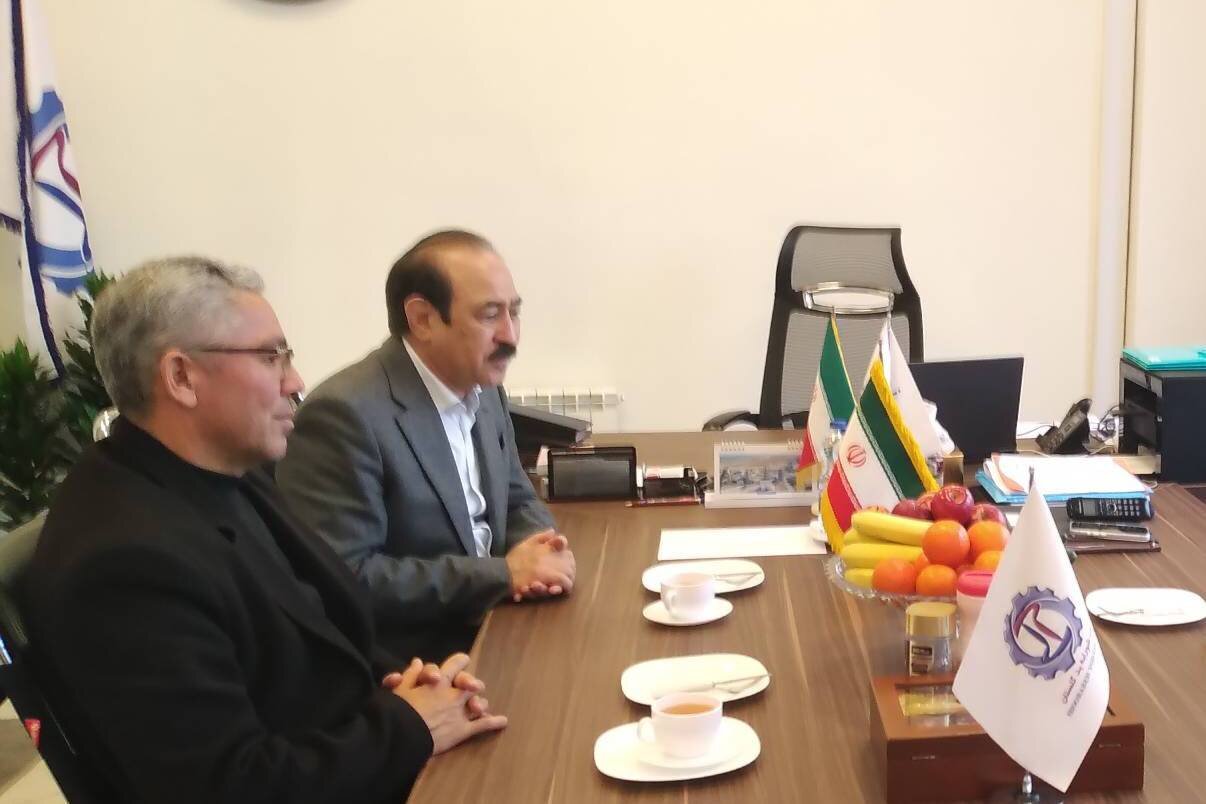 کتابخانه سیار گلستان در مسیر حمایت شرکت کانسار خزر