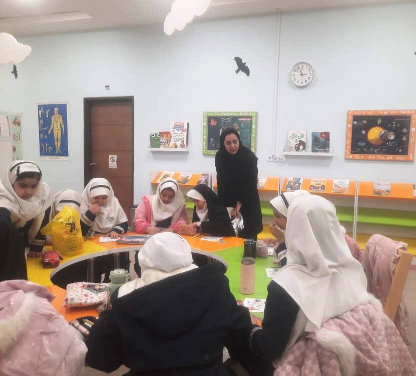 برگزاری برنامههای متنوع فرهنگی و آموزشی ویژه کودکان در کتابخانه مرکزی امام خمینی (قدسسره)