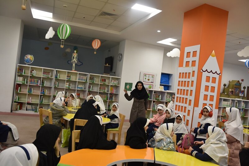 برگزاری برنامه‌های متنوع فرهنگی و آموزشی ویژه کودکان در کتابخانه مرکزی امام خمینی (قدس‌سره)