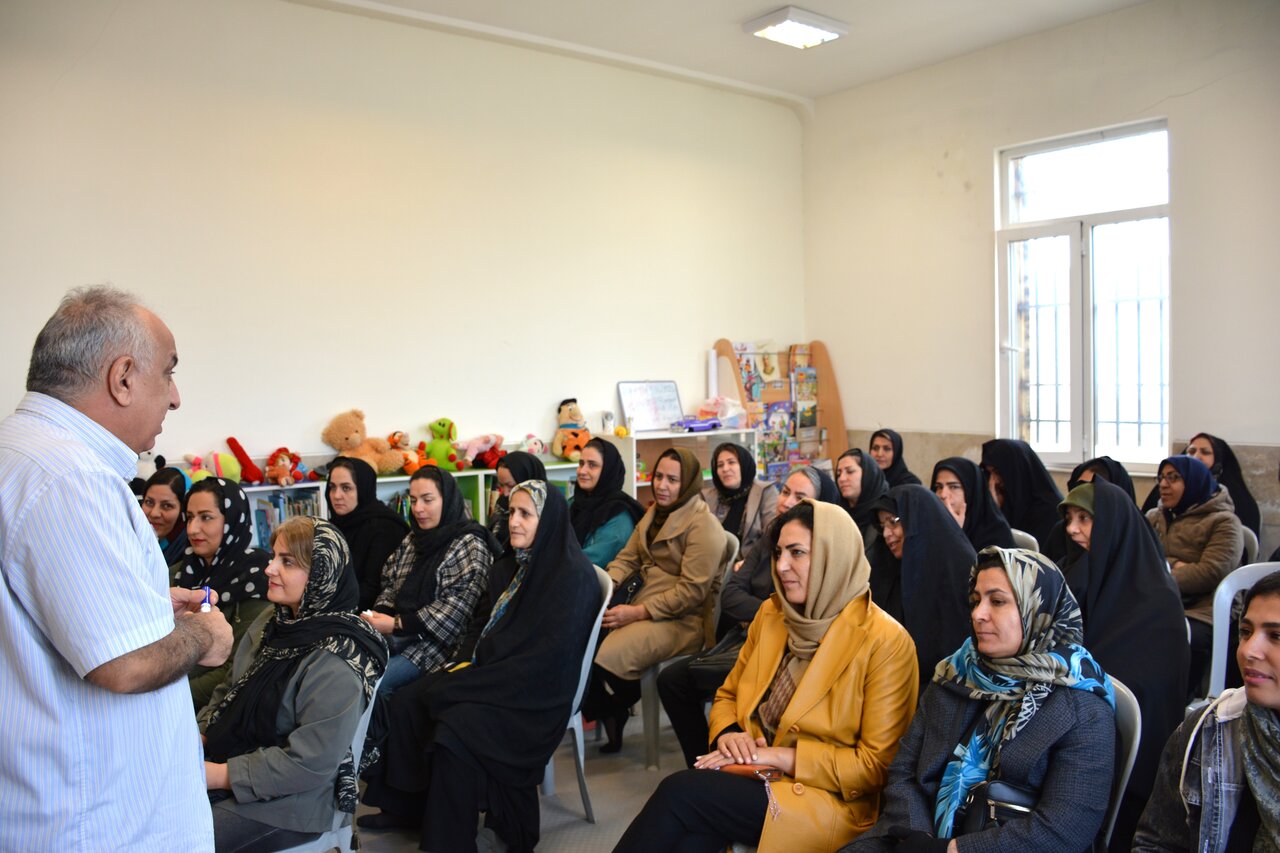 ارتقای تاب‌آوری و سواد والدگری با مشارکت خانواده‌ها در کتابخانه‌ها