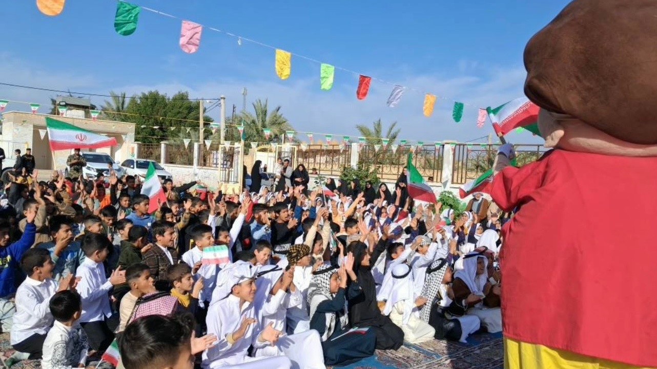 «کاروان دانایی؛ از کتابخانه تا مدرسه»، شور دانستن و کتابخوانی را به روستای شیخ زهراب حمیدیه آورد