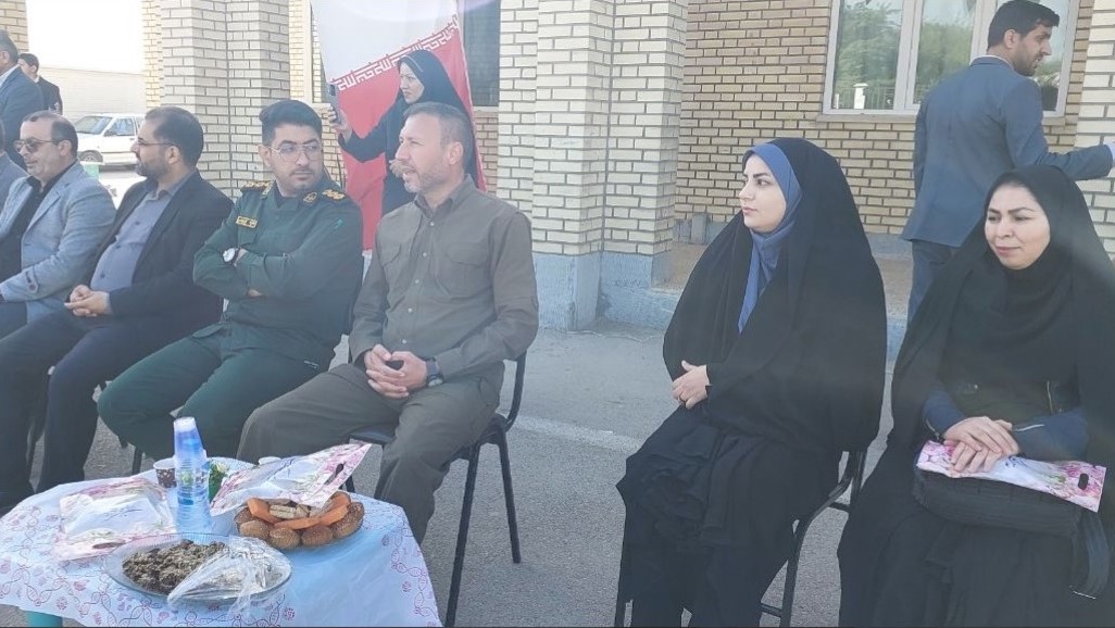 «کاروان دانایی؛ از کتابخانه تا مدرسه»، شور دانستن و کتابخوانی را به روستای شیخ زهراب حمیدیه آورد