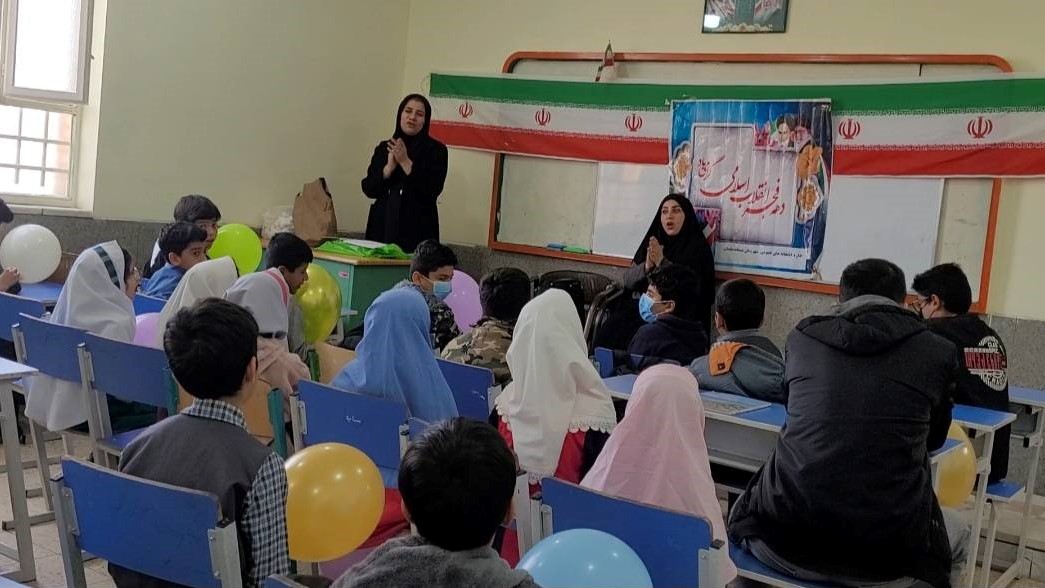 اداره کتابخانههای عمومی مسجدسلیمان، پیامآور شادی و امید در مدارس کمبرخوردار شد