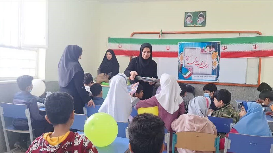 اداره کتابخانه‌های عمومی مسجدسلیمان، پیام‌آور شادی و امید در مدارس کم‌برخوردار شد