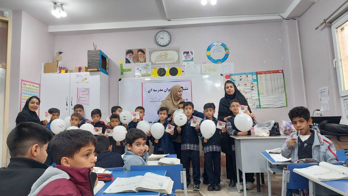 دانش‌آموزان بندر ماهشهر دستاوردهای انقلاب را با کتاب مرور کردند