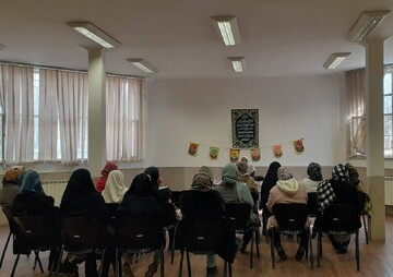 نشست معرفی کتاب «سرانجام صالحان: انتظار، ظهور» ویژه مادران در کتابخانه شهدای نیروی زمینی