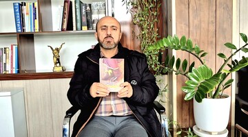 معرفی و خوانش کتاب «تنها گریه کن»