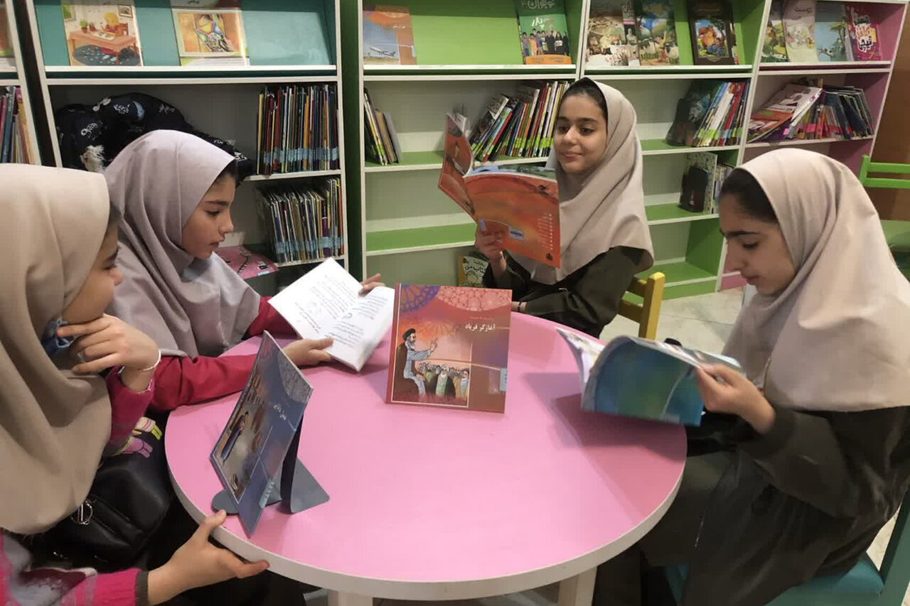 برگزاری ویژهبرنامههای دهه فجر در کتابخانههای عمومی استان مرکزی