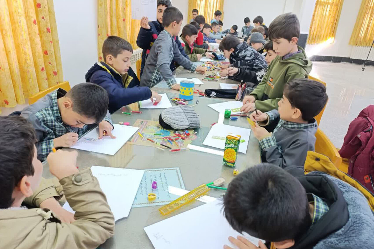 برگزاری ویژهبرنامههای دهه فجر در کتابخانههای عمومی استان مرکزی