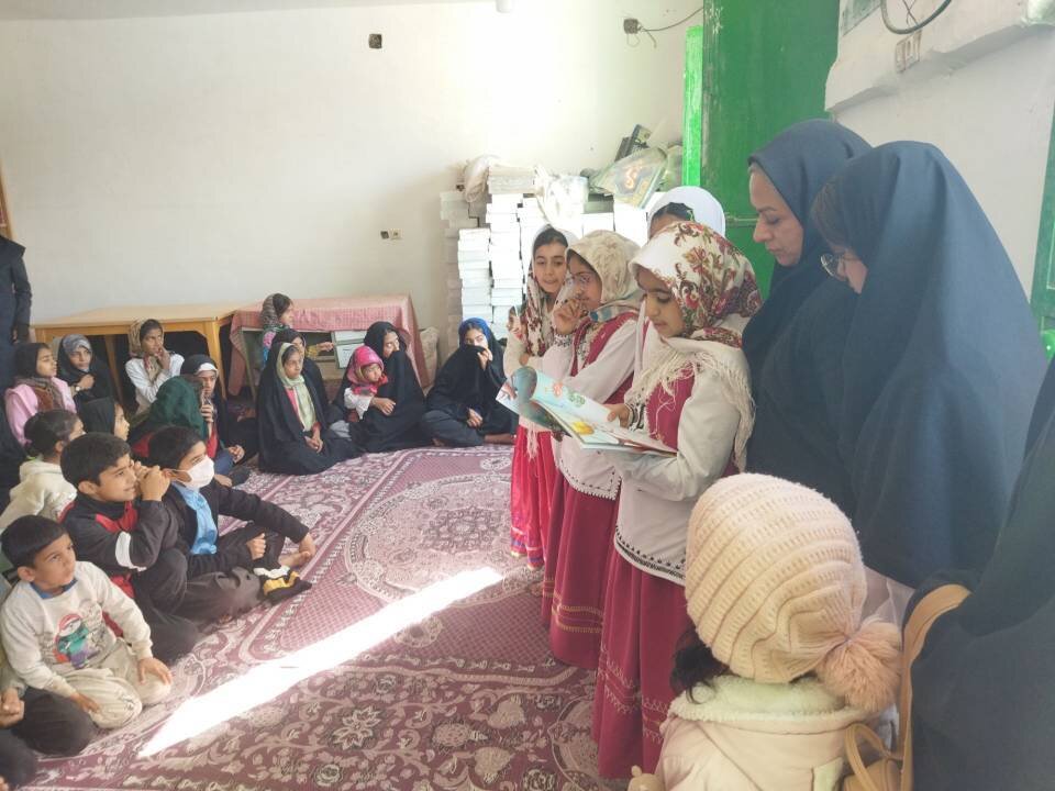جشن «همخوان انقلابی» در روستاهای درویشان و گزانگوری شهرستان نیمروز