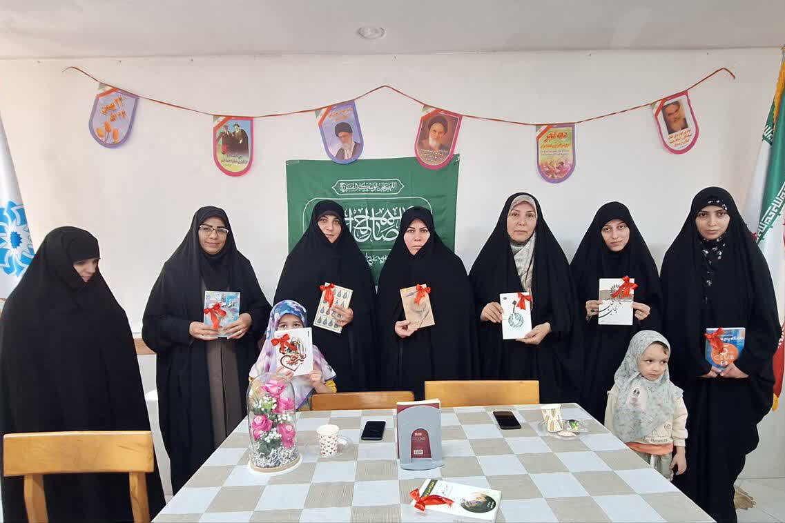 گرامیداشت دهه مبارک فجر در کتابخانههای عمومی استان مرکزی