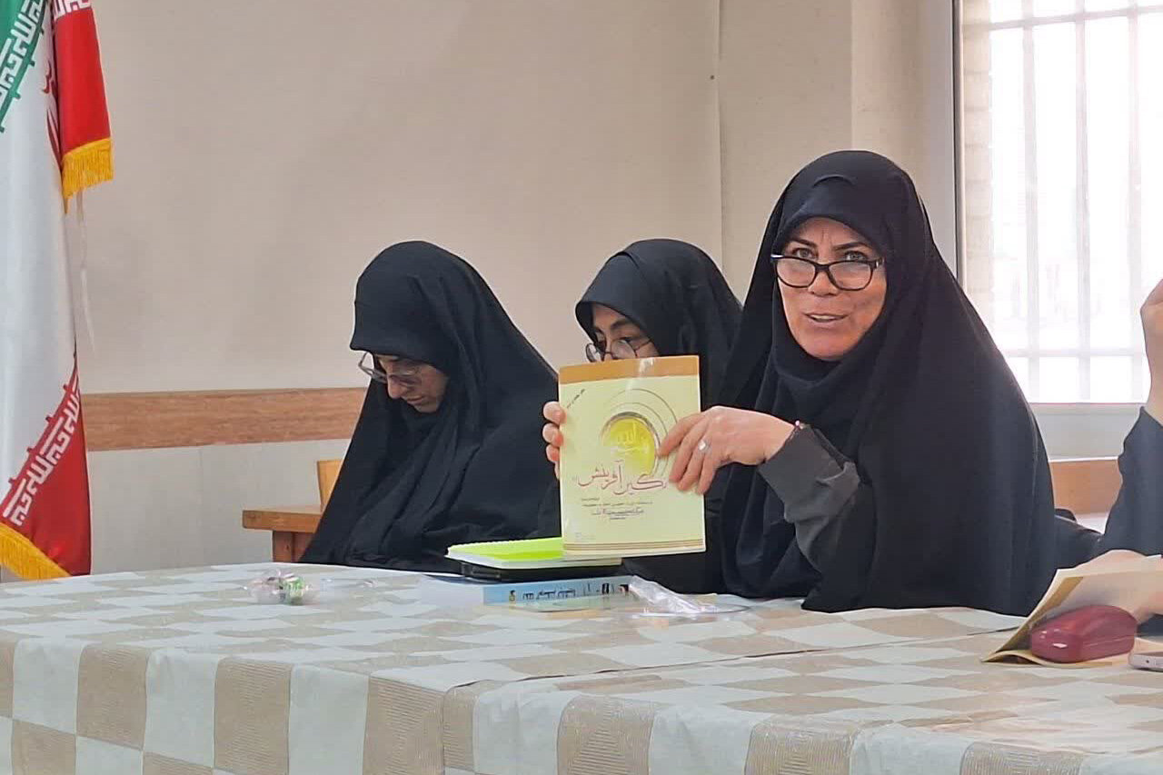 گرامیداشت دهه مبارک فجر در کتابخانههای عمومی استان مرکزی