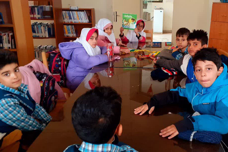 گرامیداشت دهه مبارک فجر در کتابخانههای عمومی استان مرکزی