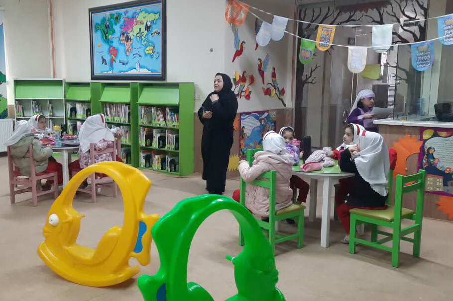 گرامیداشت دهه مبارک فجر در کتابخانه‌های عمومی استان مرکزی