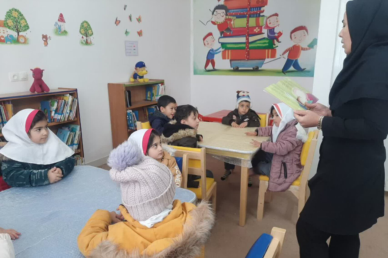 گرامیداشت دهه مبارک فجر در کتابخانههای عمومی استان مرکزی