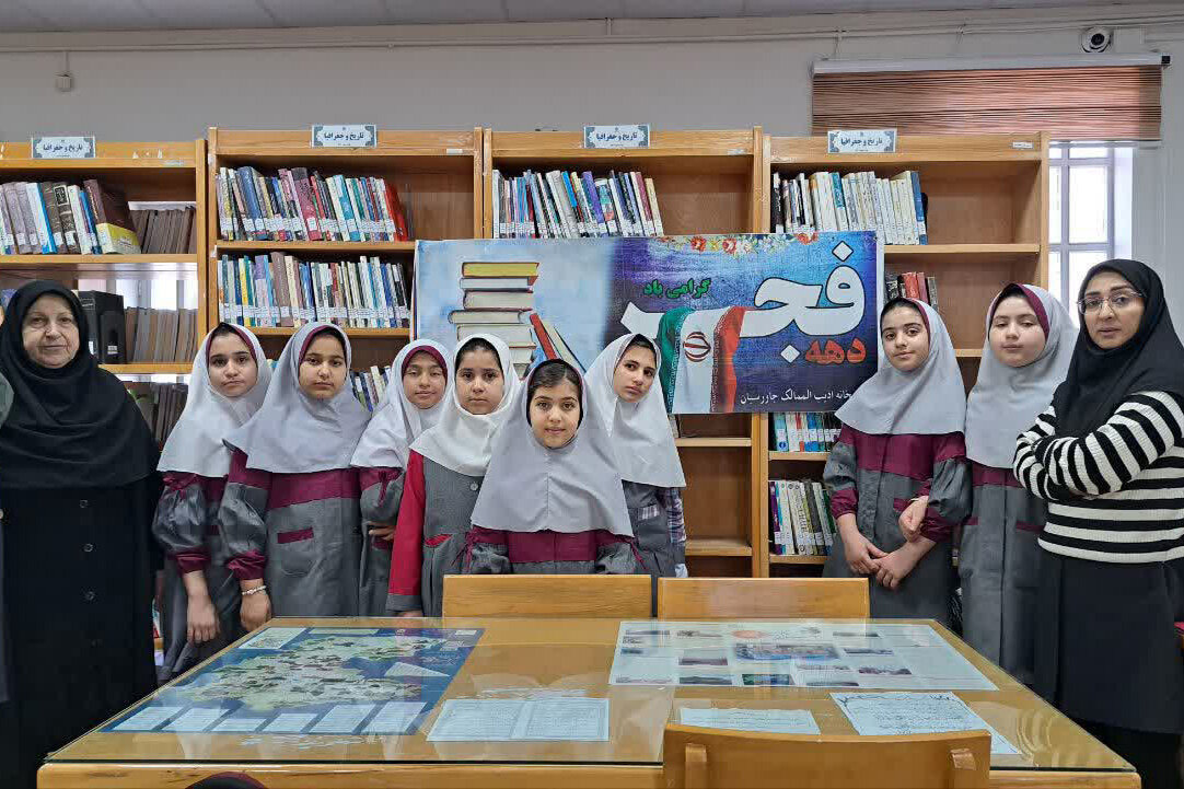 گرامیداشت دهه مبارک فجر در کتابخانههای عمومی استان مرکزی